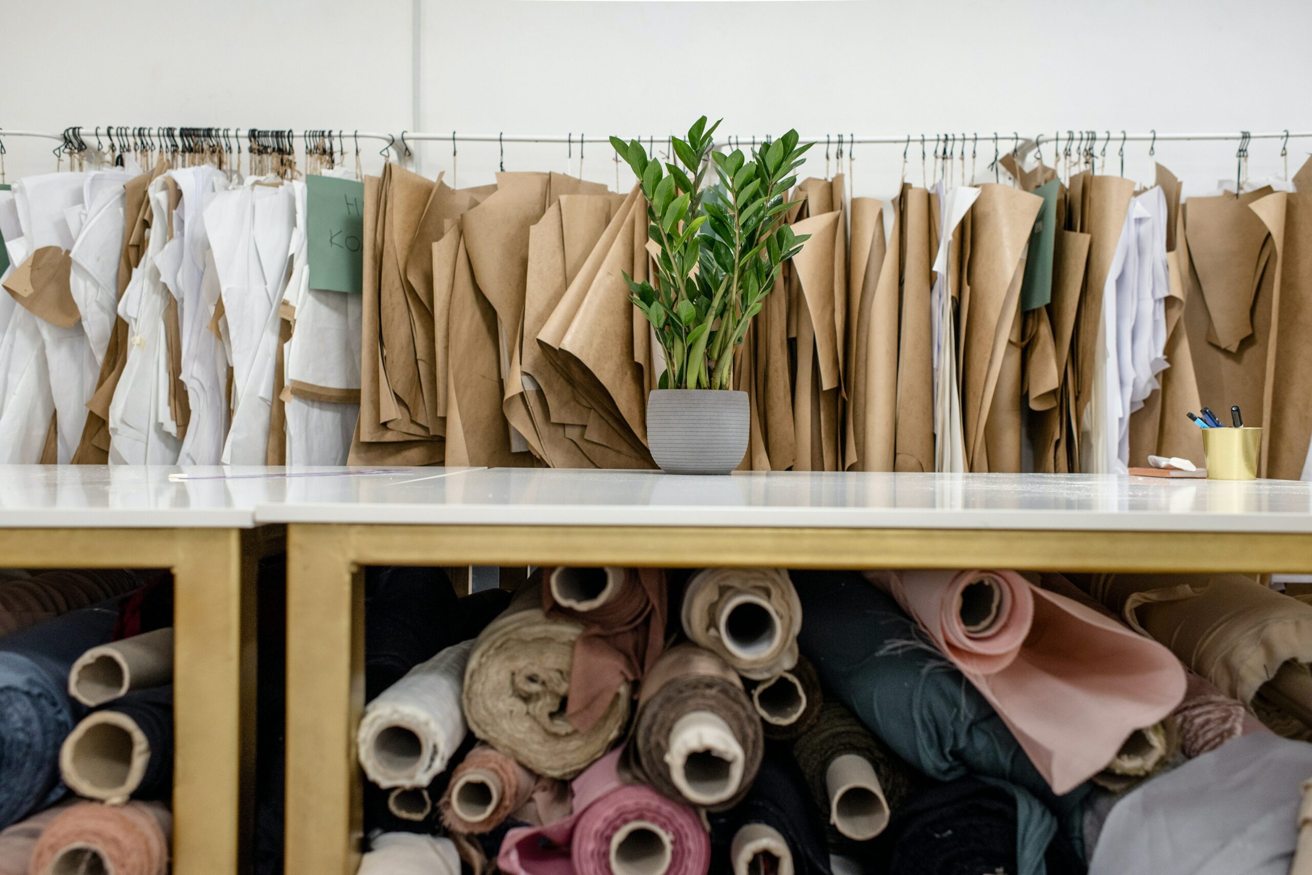 Fast shipping clothing sites 2025